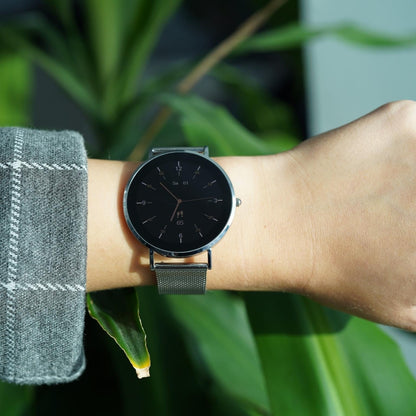 LuxePulse Ultra Thin Smartwatch