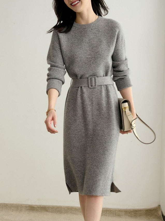 Erin - Knitted O-Neck dress with belt