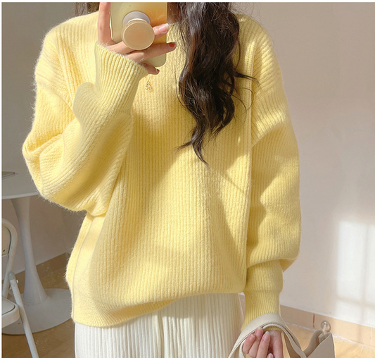 Knitted long sleeved sweater for women