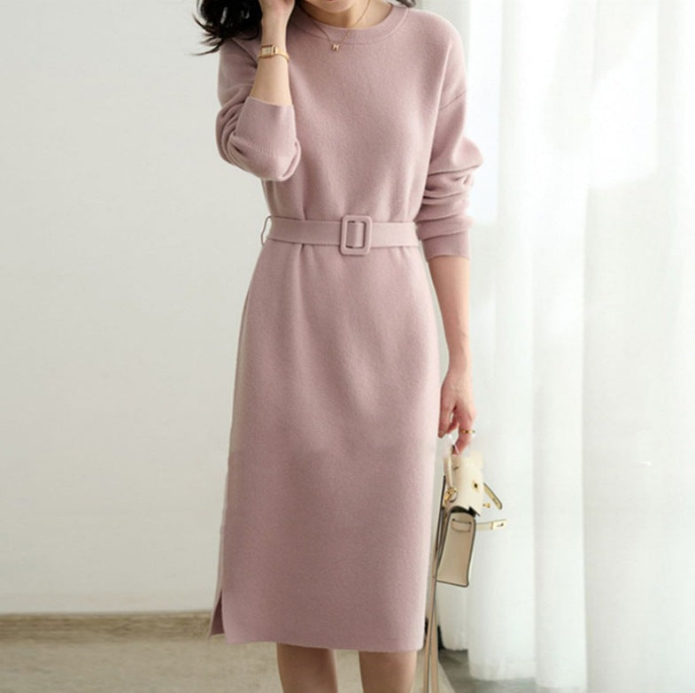 Erin - Knitted O-Neck dress with belt